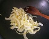 Foto langkah ke 2 dari resep Ayam Cah Jamur.