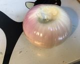 Une image de l'étape 1 de Queue de lotte aux poivrons rouges, oignon et herbes au vin blanc et citron.