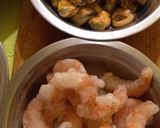 Foto del paso 1 de la receta: Deliciosas Empanadas de merluza y algunos frutos de mar