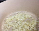 Foto del paso 2 de la receta: Bonito en salsa de tomate natural con quinoa
