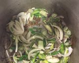 Foto del paso 3 de la receta: Osobuco con ensalada de repollo