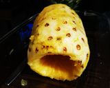 Foto del paso 1 de la receta: Piña envuelta en tocino rellena con pollo BBQ