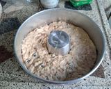 Foto del paso 5 de la receta: Budín suave de frutas glaseadas  con pasas de uva