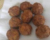 A picture of step 15 of Deep fried cheese burger balls.