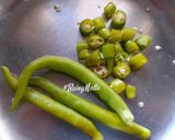 A picture of step 1 of Besan-Chilli with Fried Rotis.