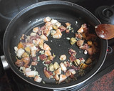 Foto del paso 4 de la receta: Arroz con pulpo, langostinos y mejillones