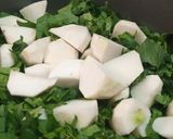 A picture of step 1 of Pattay waly shaljum gosht.