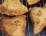 A picture of step 8 of Soya samosa.