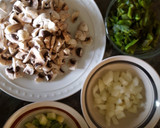 Foto del paso 4 de la receta: Carne molida con chiles poblanos, hongos y calabacita