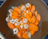 Foto langkah ke 4 dari resep Cah Brokoli Wortel Udang.
