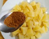 A picture of step 2 of Aloo Nimko Mix Plate.