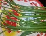 Foto langkah ke 1 dari resep Tumisan bunga bawang enak.