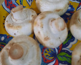 Foto del paso 1 de la receta: Champiñones gratinados  🍄con  tocino y queso 🧀