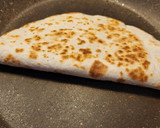 Foto del paso 4 de la receta: Quesadilla de queso y mermelada de naranja amarga
