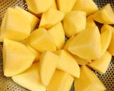 Hình bước làm 1 của món Canh Giò Heo Hầm Khoai Tây
