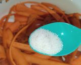 A picture of step 3 of Carrot Peel Crispy Crunchy Chips 🥕😋.