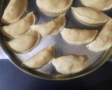 A picture of step 5 of Mawa gujiya.