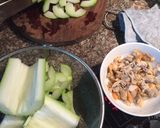 Hình bước làm 1 của món Canh bầu nấu ngao hoa