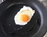 A picture of step 5 of Fried croque madame.