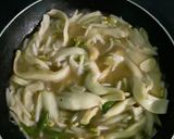 Foto langkah ke 3 dari resep Tumis Jamur Toge.