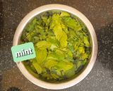 A picture of step 1 of Green chutney.