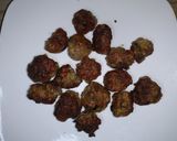 A picture of step 2 of Meatballs in tomato sauce.