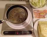 Hình bước làm 2 của món Mì tươi nấu tôm, bắp cải