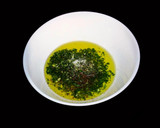 Foto del paso 2 de la receta: Berenjenas a la plancha con aliño de ajo, perejil y aceite de oliva