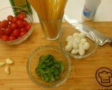 Pas rețetă Spaghete cu roșii cherry, mozzarella și busuioc proaspăt 1 fotografie