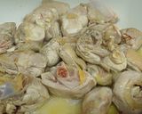 Hình bước làm 1 của món Gà kho lá quế