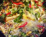 Foto langkah ke 7 dari resep Ayam Tangkap Aceh || Ayam Goreng dgn Daun Kari.