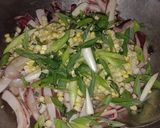 Foto langkah ke 3 dari resep Cah Cumi Jagung Manis.