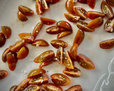 Foto del paso 1 de la receta: Ensalada de cherries con albahaca y queso feta