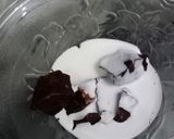 A picture of step 2 of Oreo mousse trifle.