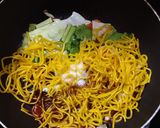 รูปขั้นตอนการทำที่ 4 ของ เส้นเหลืองผัดซีอิ๊วผัก