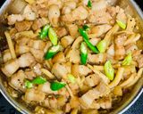 Hình bước làm 5 của món Thịt kho nước dừa