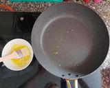 Hình bước làm 4 của món Bánh Crepe sầu riêng