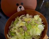 รูปขั้นตอนการทำที่ 5 ของ ผัดกะหล่ำปลีหมูสับ