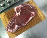 Une image de l'étape 1 de Côte de bœuf grillée marinée.