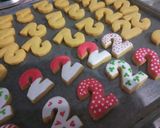 Foto langkah ke 4 dari resep Cross Stitch Cake and Icing Sugar Cookies.