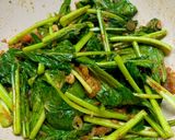 Foto langkah ke 5 dari resep Tumis Sawi Pedas.