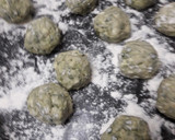 Foto del paso 5 de la receta: Albóndigas de acelga y ricota, con salsa de tomate cruda