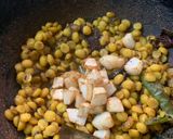 A picture of step 3 of Bengali Cholar Dhal.