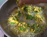 A picture of step 4 of Corn spinach pakoda.