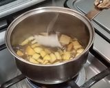 A picture of step 2 of Apple Ginger Iced Tea.
