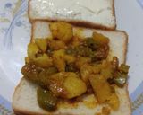 A picture of step 2 of Cheese capsicum sandwich.
