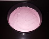 A picture of step 4 of Ice cream cake.