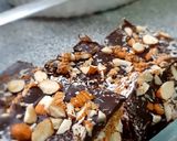 Foto del paso 8 de la receta: Snacks: barritas de galletas, manjar y chocolate con semillas
