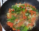 Foto del paso 2 de la receta: Tallarines salteados con verduras