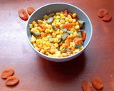 Une image de l'étape 3 de Salade cornichons, abricots secs.